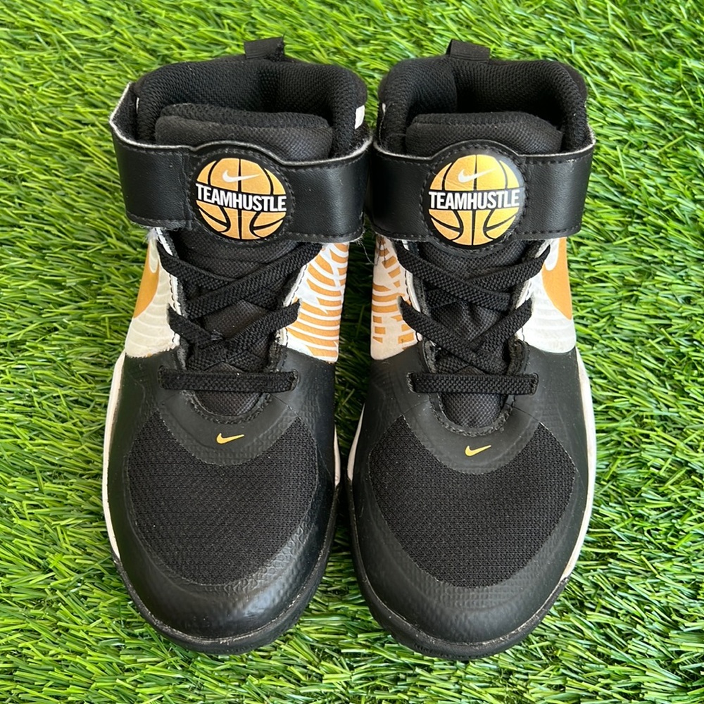 Boys Nike shoes - size 1Y